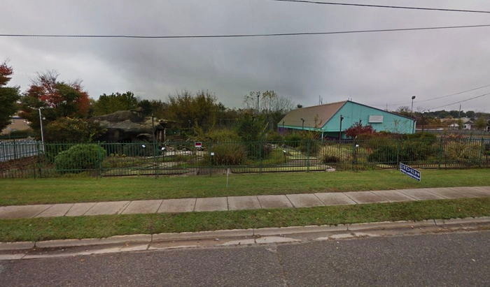 Putters Family Fun Center - Street View 2011-2017 (newer photo)